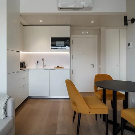 Apartment Limehome Defensores De Chaves *