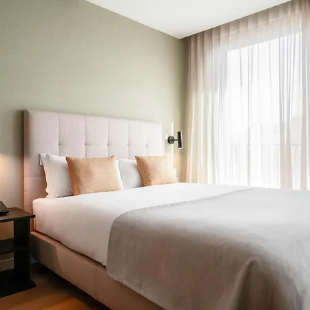 Aparthotel Limehome Defensores De Chaves